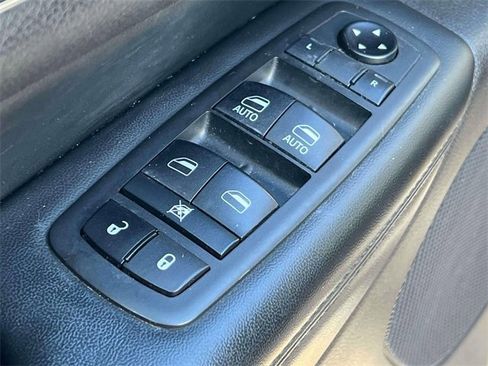 Used 2019 Jeep Grand Cherokee Limited image 19