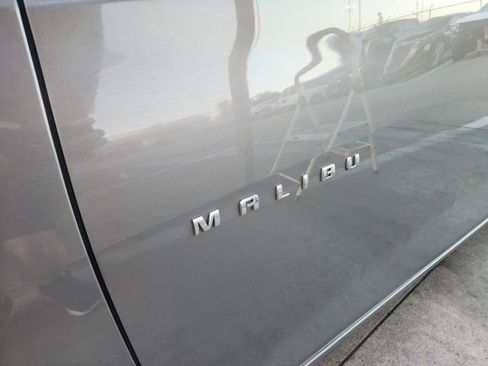 Used 2017 Chevrolet Malibu LT w/ Leather Package image 10