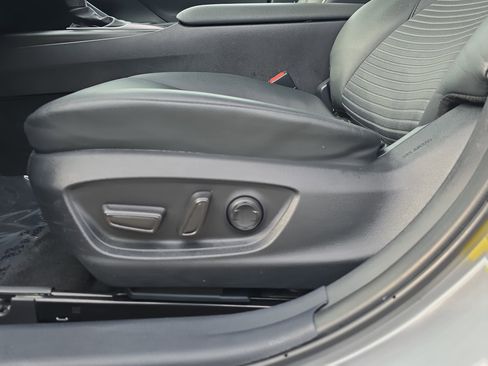 Used 2024 Toyota Camry SE image 28