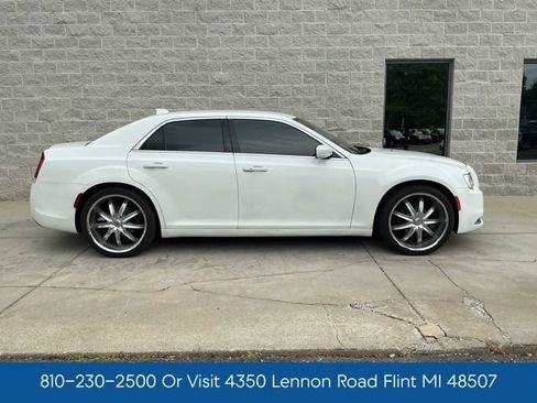 Used 2019 Chrysler 300 Touring w/ Quick Order Package 2EF RWD image 11