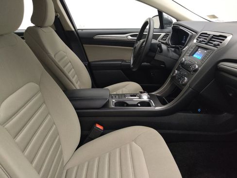 Used 2018 Ford Fusion S FWD image 21