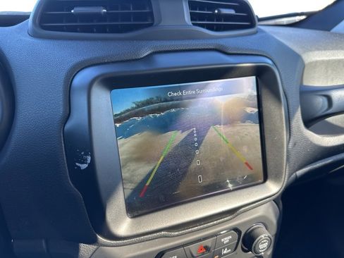 Used 2023 Jeep Renegade Latitude image 19