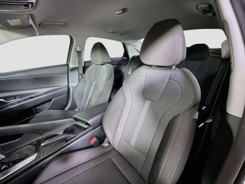 Used 2025 Hyundai Elantra SE FWD image 14