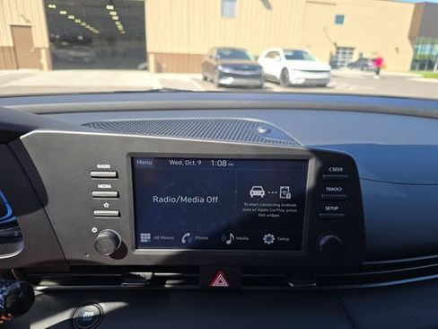 Used 2025 Hyundai Elantra Sport FWD image 16