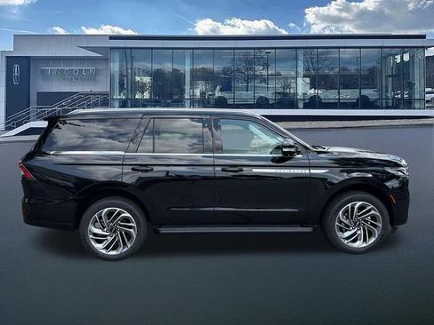 New 2027 Lincoln Navigator Premiere RWD image 8