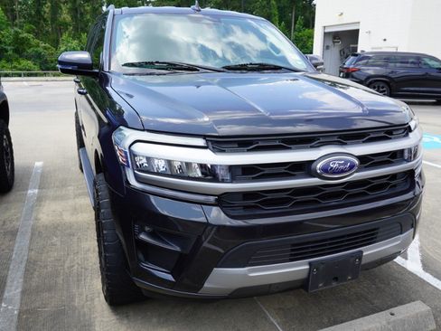 Used 2022 Ford Expedition XLT RWD image 2