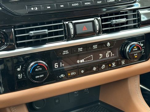 New 2025 Nissan Pathfinder Platinum image 18