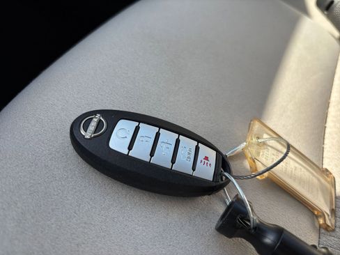 Used 2025 Nissan Altima 2.5 SV FWD image 21