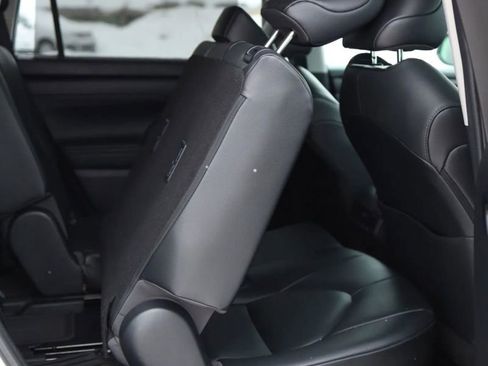 Used 2021 Toyota Highlander XLE AWD/4WD image 52