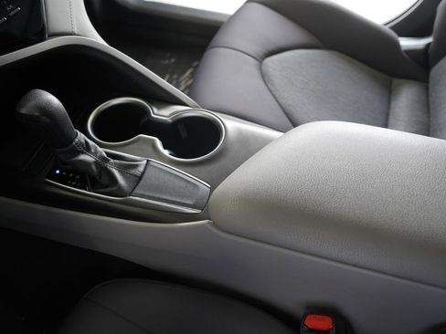 Used 2021 Toyota Camry LE image 21