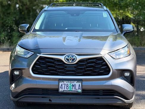 Used 2020 Toyota Highlander XLE AWD/4WD image 8