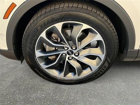 Certified 2022 Lincoln Nautilus Reserve w/ Equipment Group 201A image 9