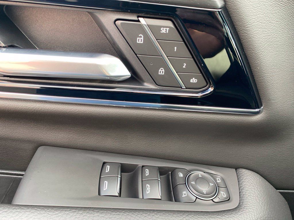 Used 2026 GMC Yukon Denali w/ Sun & Power Step Package AWD/4WD image 13
