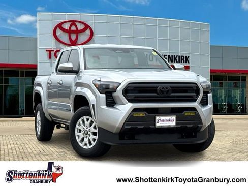 Used 2024 Toyota Tacoma SR5 AWD/4WD image 1