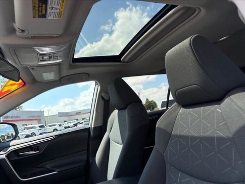 Used 2021 Toyota RAV4 XLE w/ Convenience Package FWD image 24