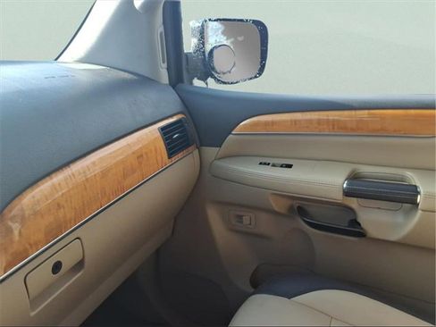 Used 2014 Nissan Armada Platinum w/ Platinum Reserve Package image 18