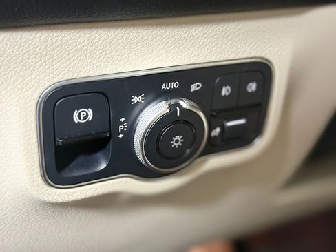 Used 2022 Mercedes-Benz GLB 250 4MATIC image 19