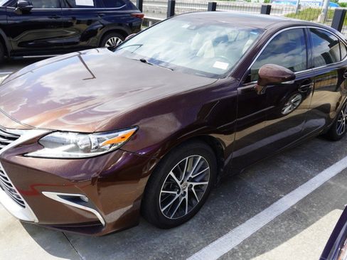 Used 2016 Lexus ES 350 w/ Luxury Package w/Wood Trim image 2