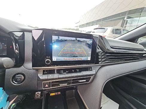 Used 2025 Toyota Camry SE image 12