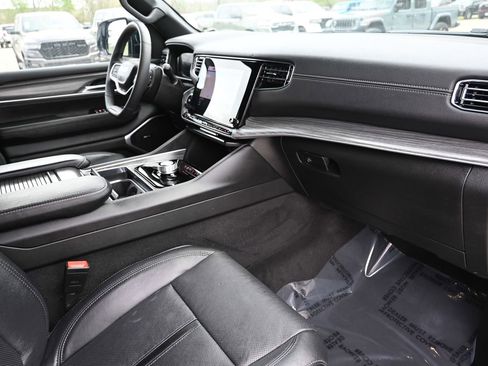 Used 2024 Jeep Wagoneer Series II w/ Flexible Seating Group RWD image 33