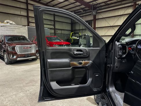 Used 2020 Chevrolet Silverado 2500 High Country w/ Technology Package image 10