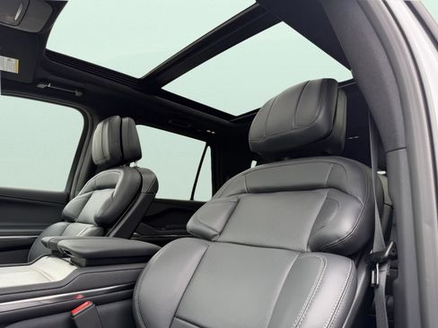 New 2026 Lincoln Navigator Reserve AWD/4WD image 32