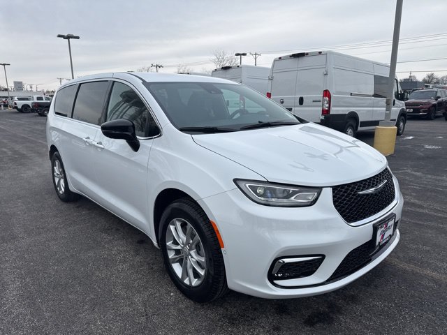 New 2026 Chrysler Pacifica Select AWD/4WD image 13
