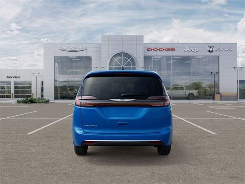 New 2026 Chrysler Pacifica Select image 7