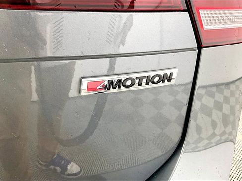 Used 2021 Volkswagen Tiguan SE w/ Panoramic Sunroof Package image 14