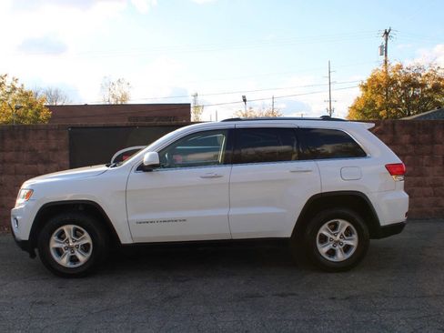 Used 2016 Jeep Grand Cherokee Laredo w/ Quick Order Package 23E image 2