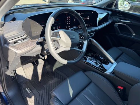 Used 2025 Audi Q5 Premium Plus w/ Premium Plus AWD/4WD image 16