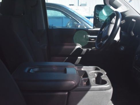 Used 2021 Chevrolet Silverado 2500 Custom w/ Custom Value Package image 4