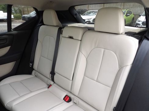 New 2026 Volvo XC40 B5 Ultra w/ Protection Package Premier image 26