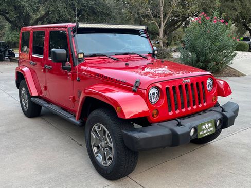 Used 2013 Jeep Wrangler Unlimited Rubicon image 14