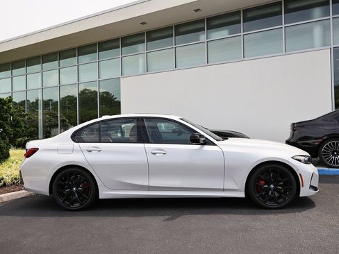 New 2026 BMW 330i Sedan w/ M Sport Package RWD image 4