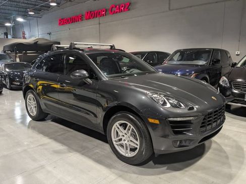 Used 2017 Porsche Macan AWD/4WD image 1