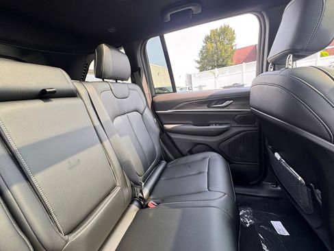 New 2026 Jeep Grand Cherokee Limited w/ Limited Altitude Package AWD/4WD image 22