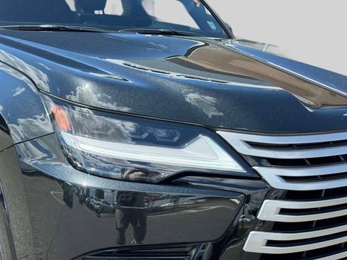 Used 2025 Lexus LX 600 4WD w/ Accessory Package (2T) image 4