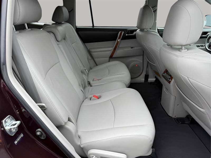 Used 2011 Toyota Highlander Limited w/ Tow Pkg FWD image 38