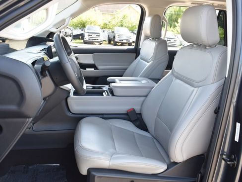Certified 2025 Ford Expedition Active AWD/4WD image 27