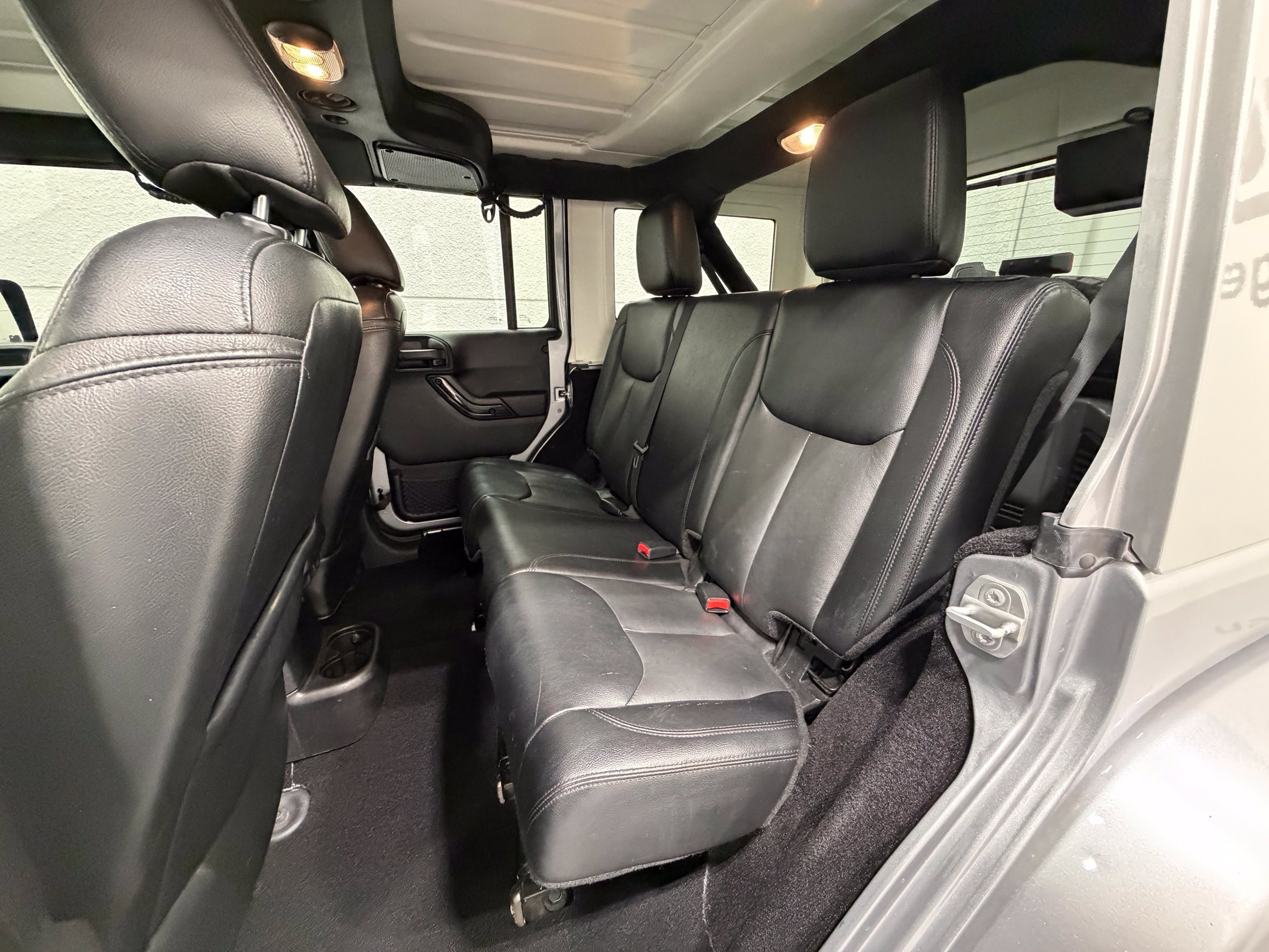 Used 2015 Jeep Wrangler Unlimited Sahara AWD/4WD image 23