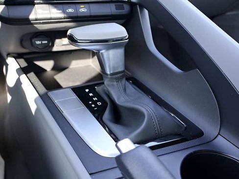 Used 2021 Hyundai Elantra SEL image 25