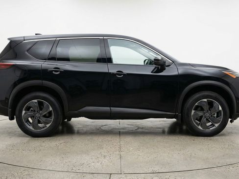 Used 2025 Nissan Rogue SV image 8