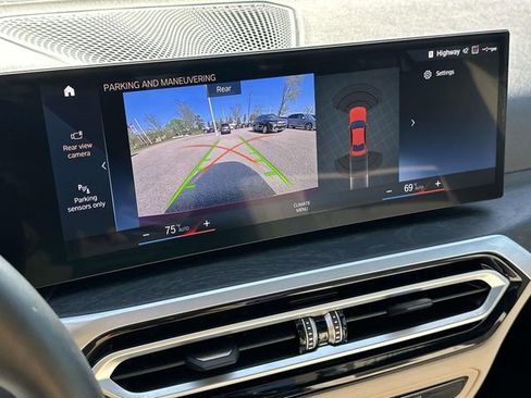 Certified 2023 BMW 330i xDrive Sedan w/ Premium Package AWD/4WD image 33