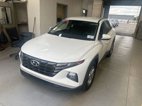 Used 2024 Hyundai Tucson SE FWD image 2