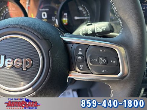 Used 2025 Jeep Wrangler Unlimited Sahara AWD/4WD image 20