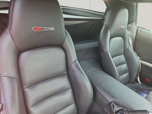 Used 2006 Chevrolet Corvette Z06 w/ Preferred Equipment Group RWD image 18