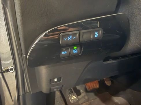 Used 2017 Toyota Prius Three w/ Advanced Technology Package image 20