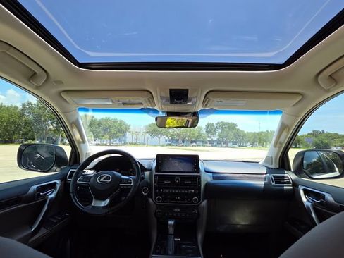 Used 2022 Lexus GX 460 Luxury w/ Sport Design Package AWD/4WD image 22