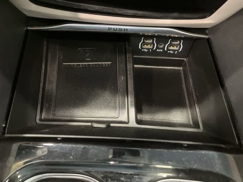 Used 2023 Chrysler Pacifica Limited image 21